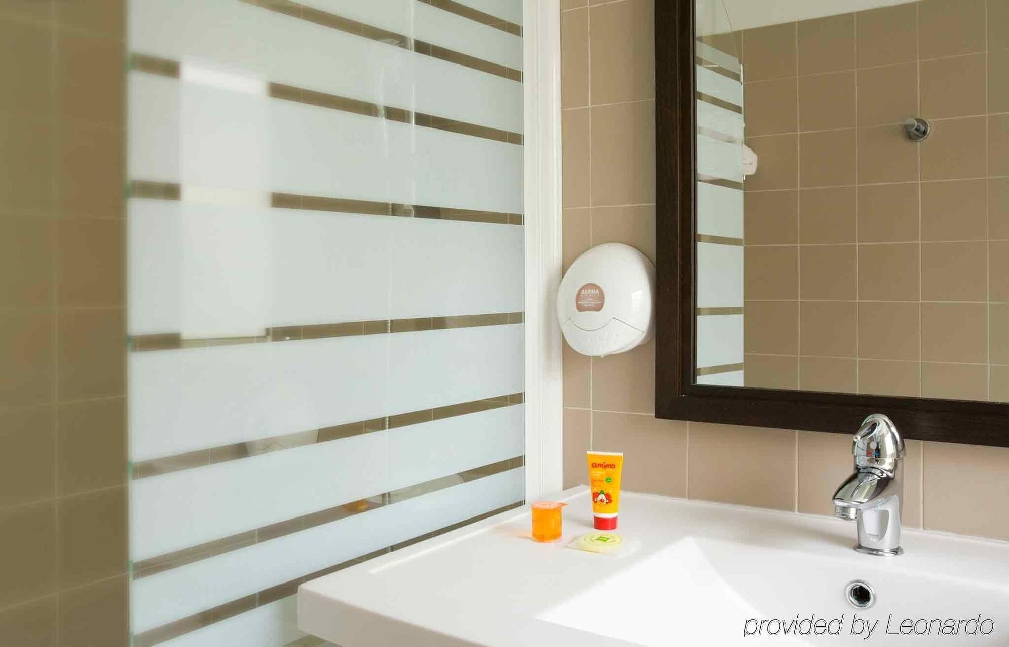 Ibis Styles Nantes Centre Place Royale Rum bild